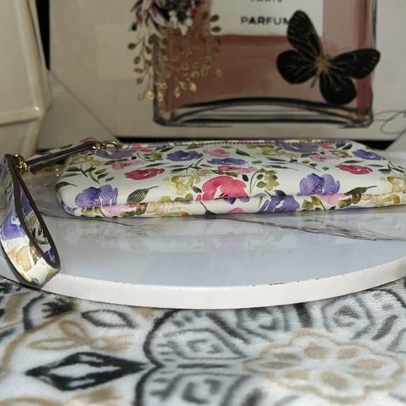 NWOT Nanette Lepore Floral Tech Wristlet - Picture 10 of 14